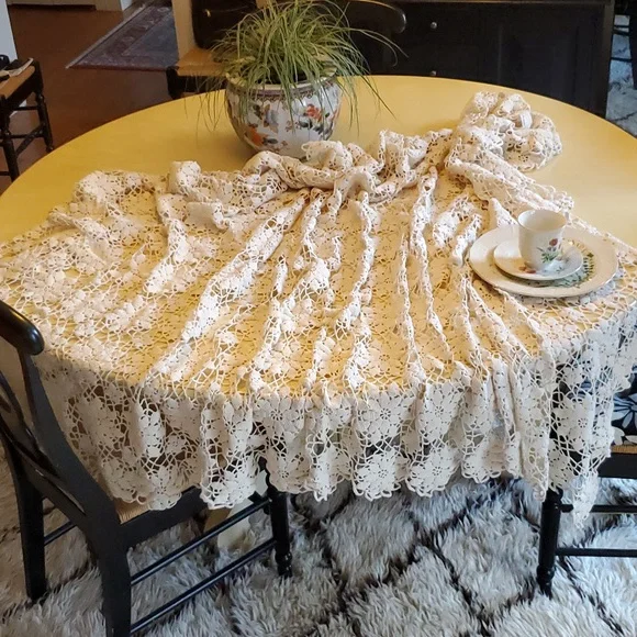 Vintage 1940's Crochet Tablecloth 80" x 100" MINT CONDITION Ecru